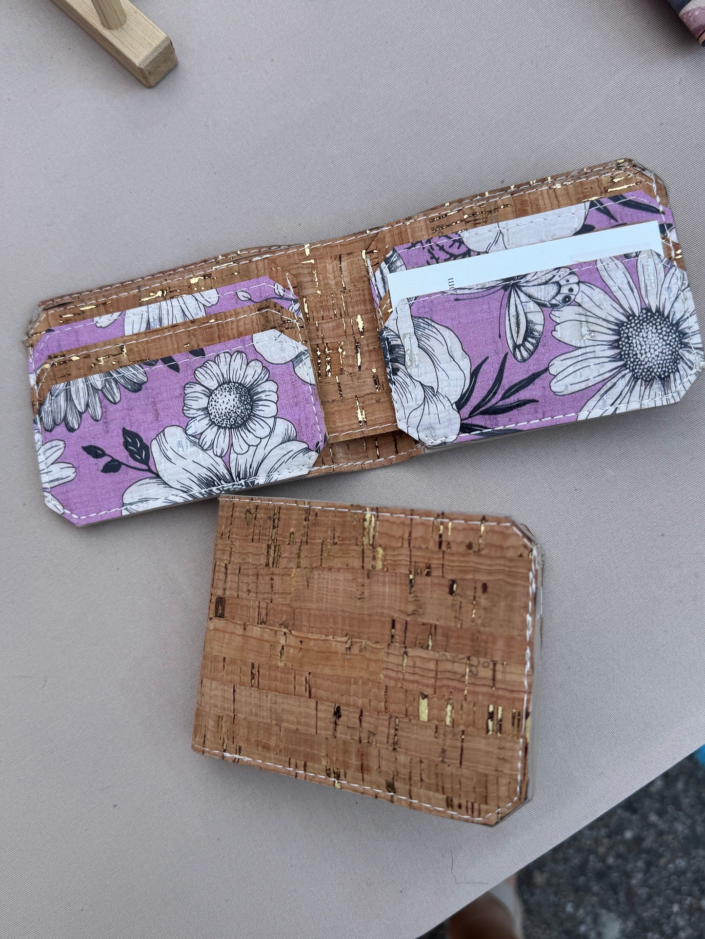 Floral Cork Bifold Wallet – Natural Cork & Daisy Lining
