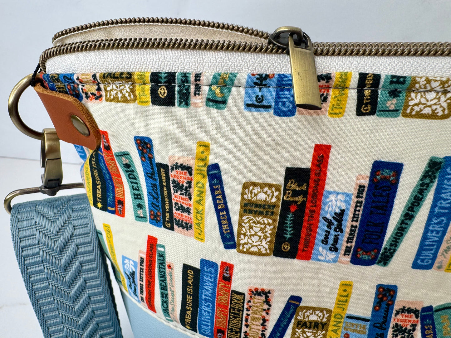 Willow Crossbody Bag Classic Library - Blue Base