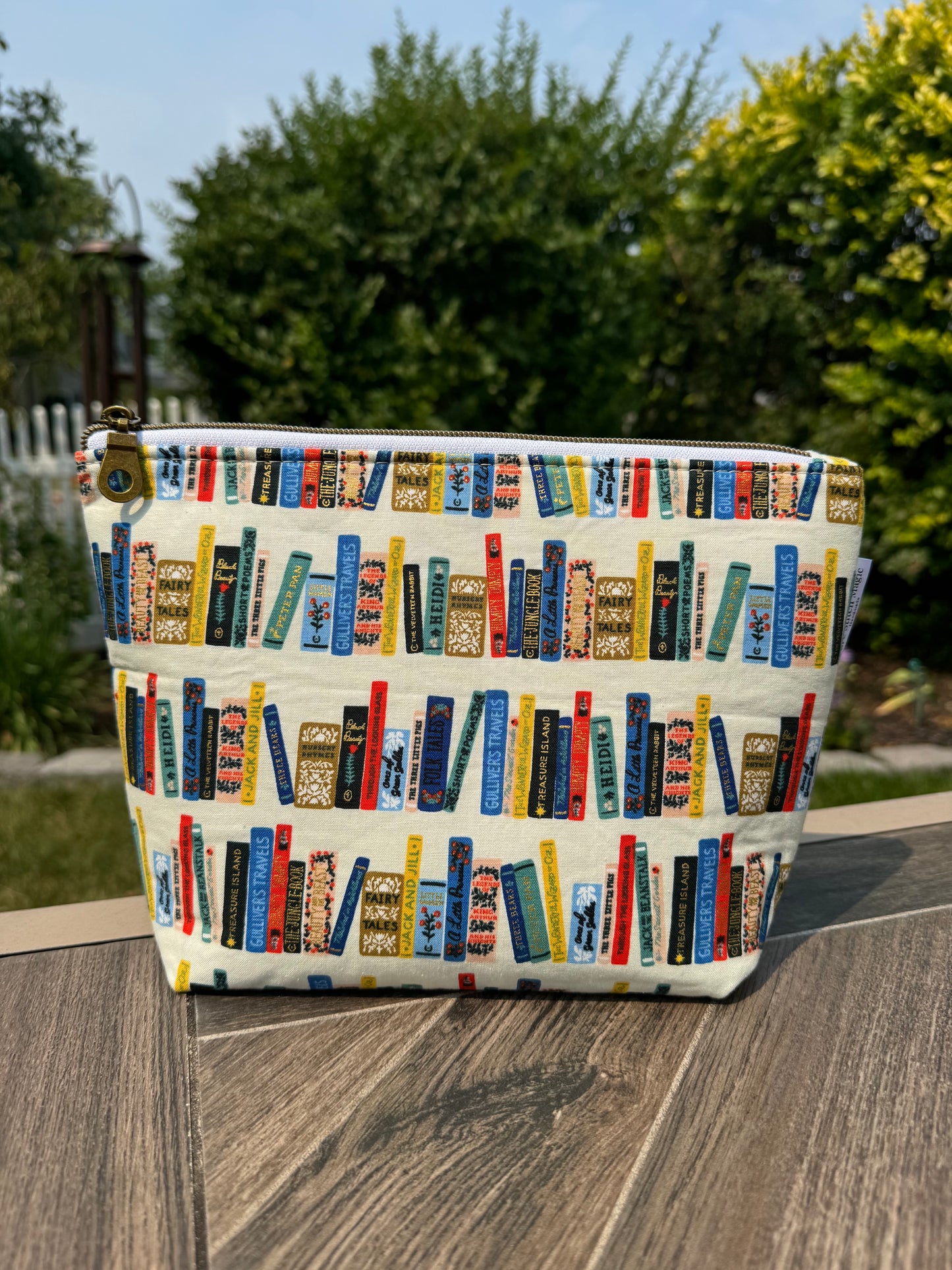Willow Pouch - Cream Classic Library Large Zipper Bag
