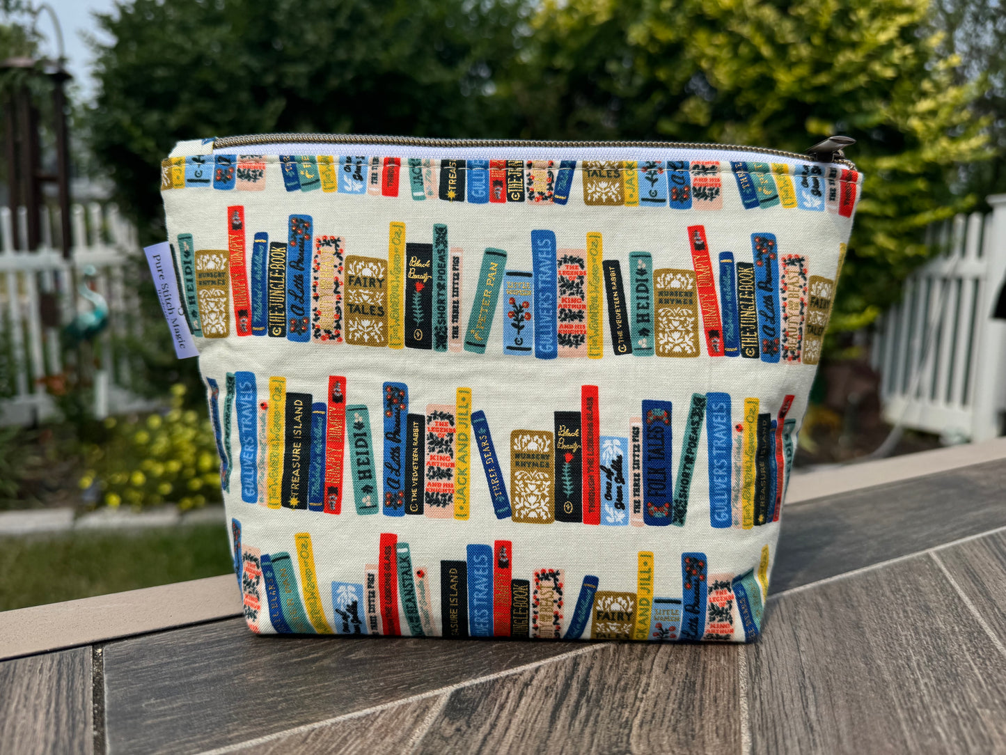 Willow Pouch - Cream Classic Library Medium Zipper Bag