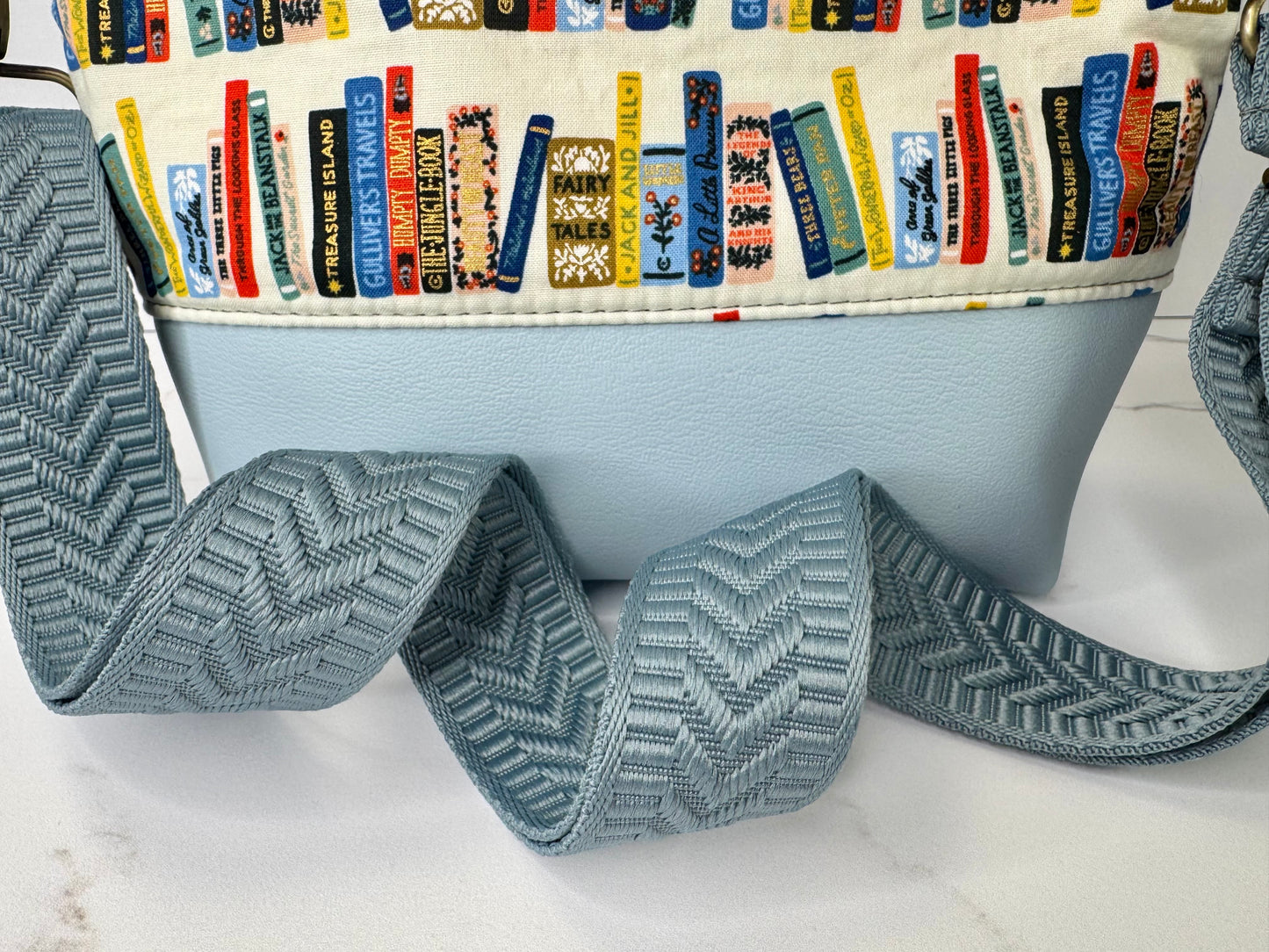 Willow Crossbody Bag Classic Library - Blue Base
