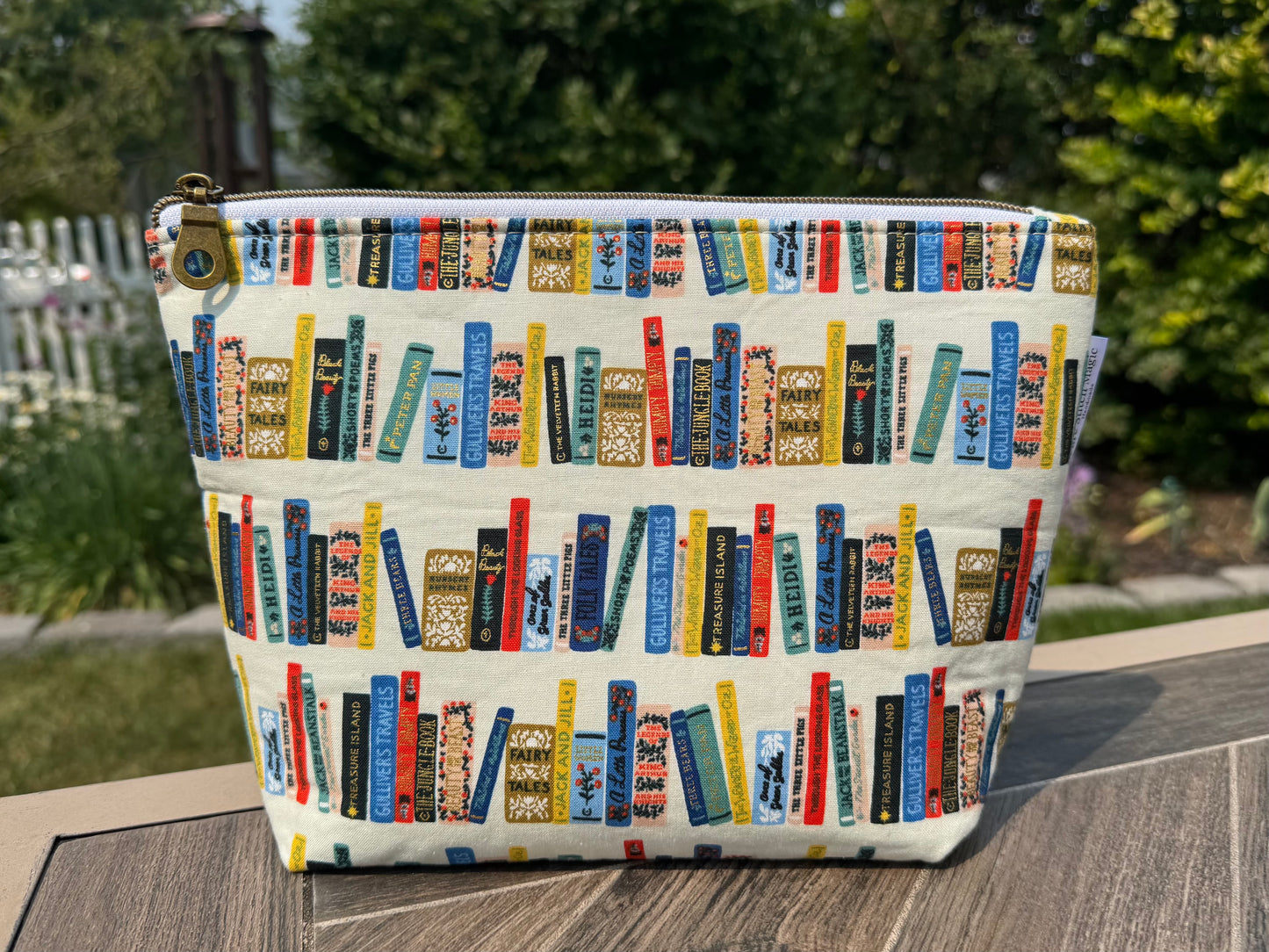 Willow Pouch - Cream Classic Library Large Zipper Bag