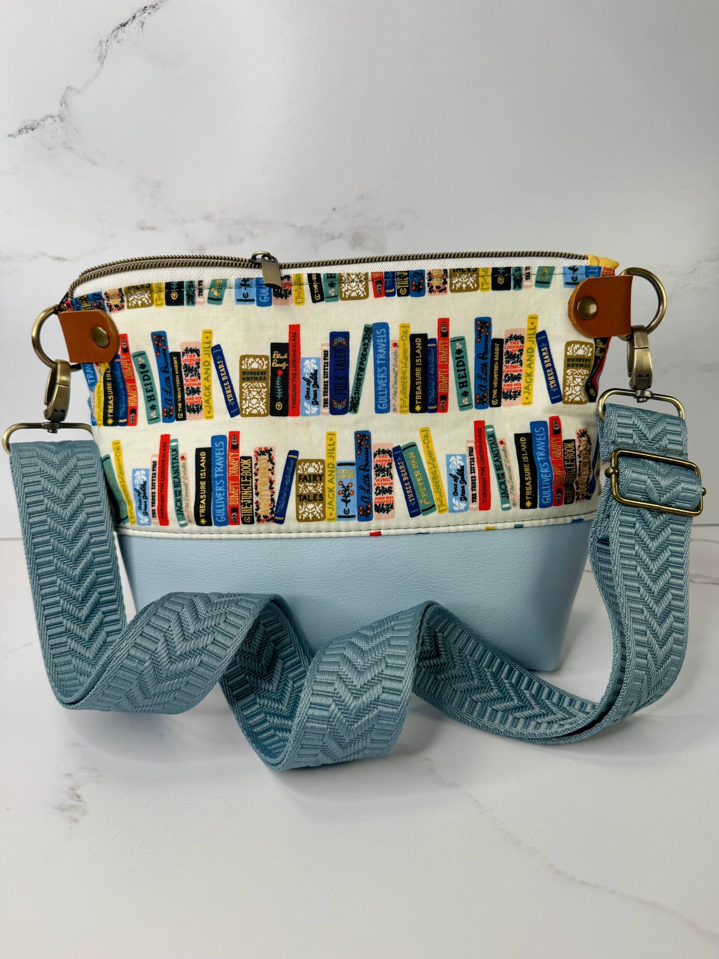 Willow Crossbody Bag Classic Library - Blue Base