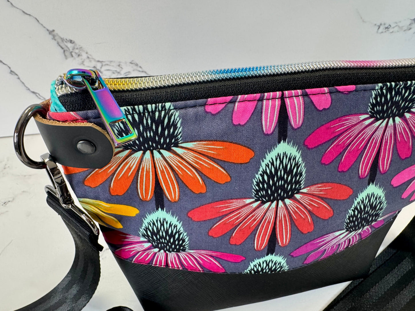 Willow Crossbody - Grey Coneflowers