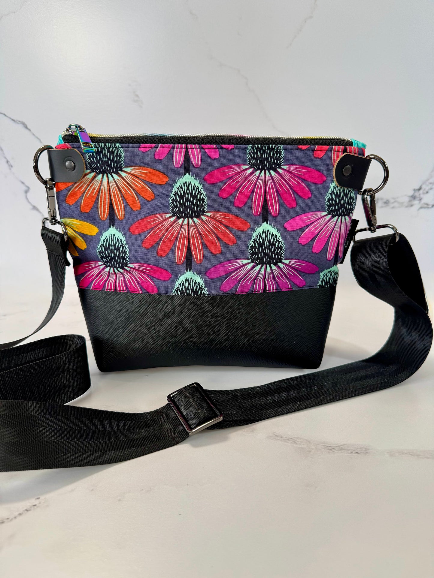 Willow Crossbody - Grey Coneflowers