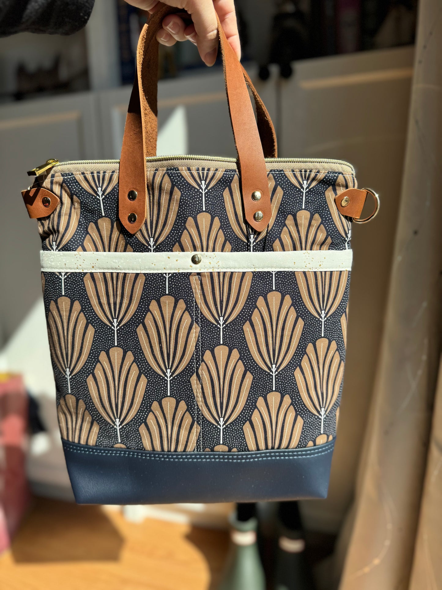Aberdeen Tote – Art Deco Leaf in Brown & Navy